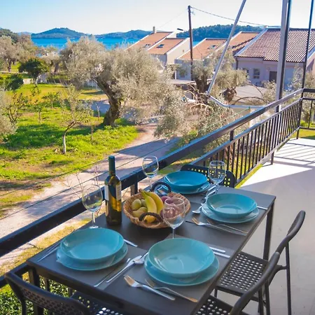 Kostas Aparthotel *