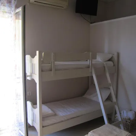 Aparthotel Kostas *