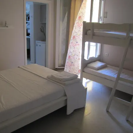 Kostas Aparthotel *